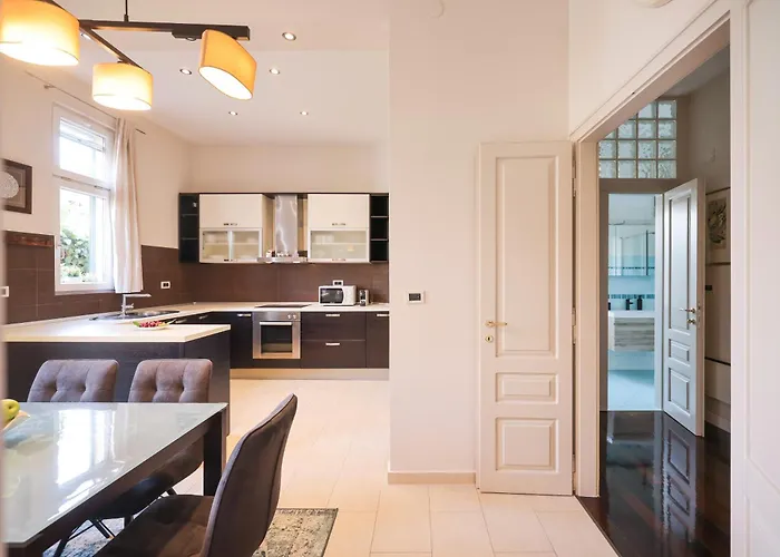 Beachfront Apartman Zára