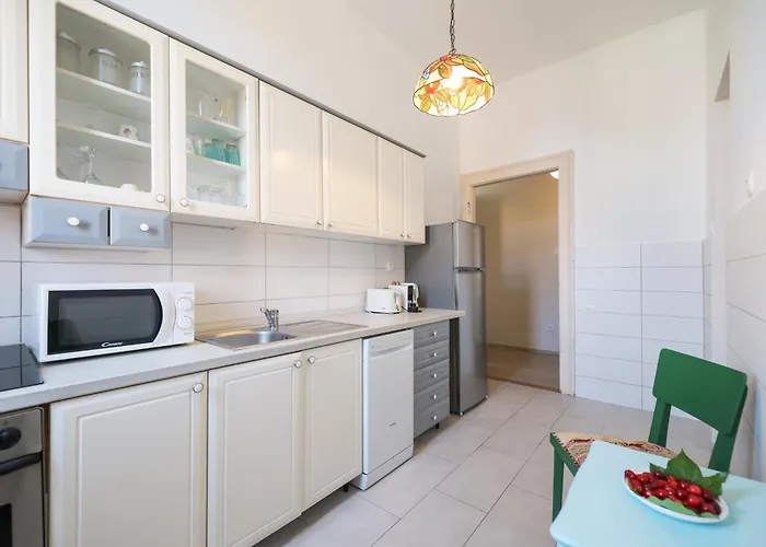 Beachfront Apartman *